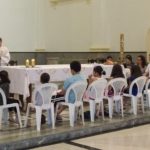 Encontro de catequese reúne crianças e pais para celebração do perdão