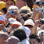 Papa Francisco: “Aprender a lei de amor para superar guerras, divisões e egoísmos”