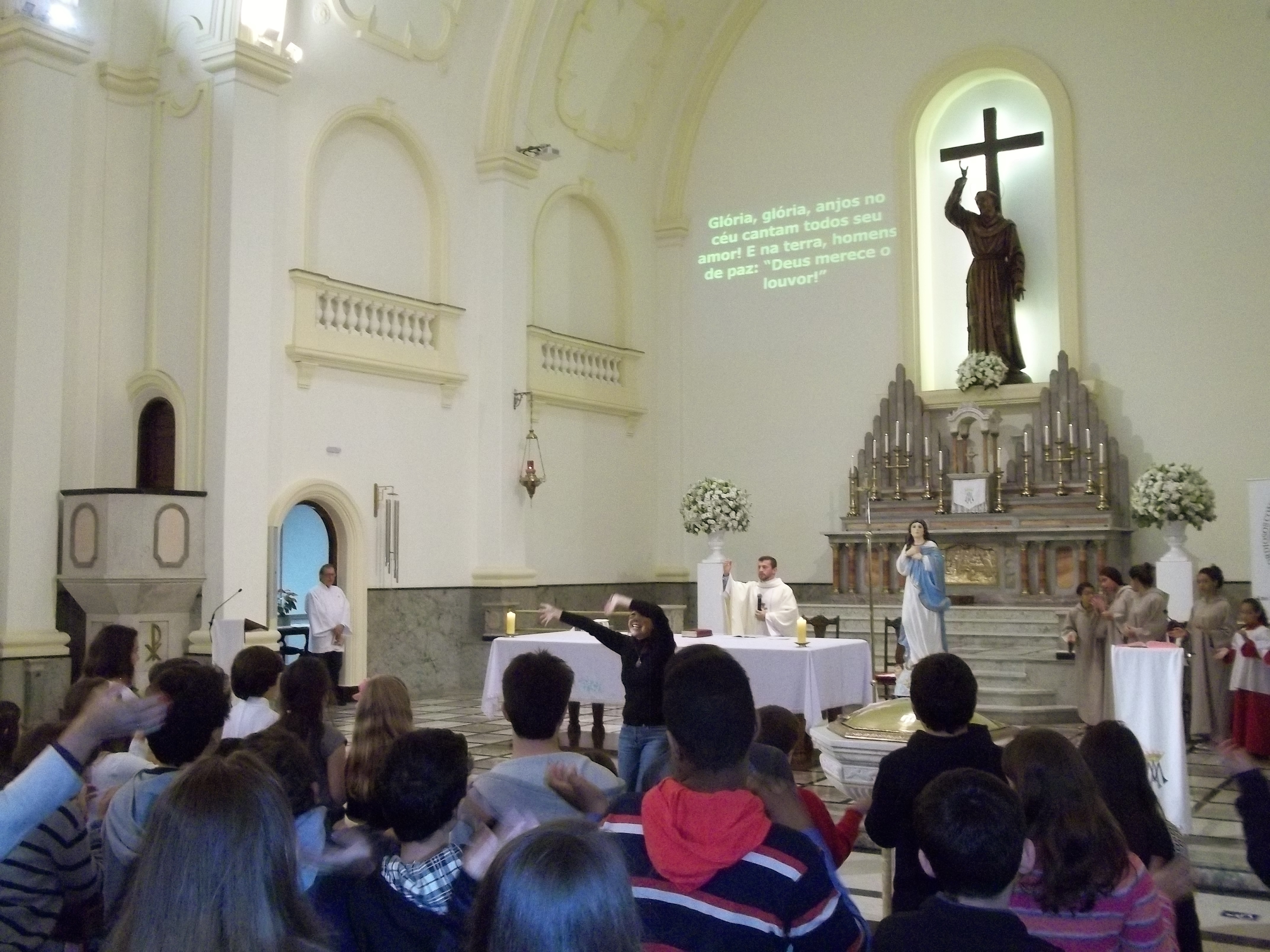 Maria, nossa Mãe: Te Coroamos!