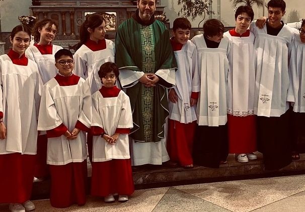 Investidura e Renovação dos Coroinhas