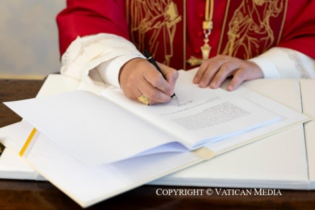 O Papa apresenta a Magnifica humanitas: "Desarmar a IA"