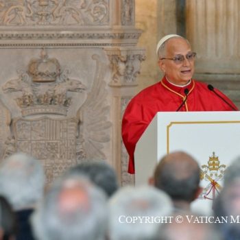Papa na Espanha: é preciso abandonar as narrativas divisórias e polarizadoras