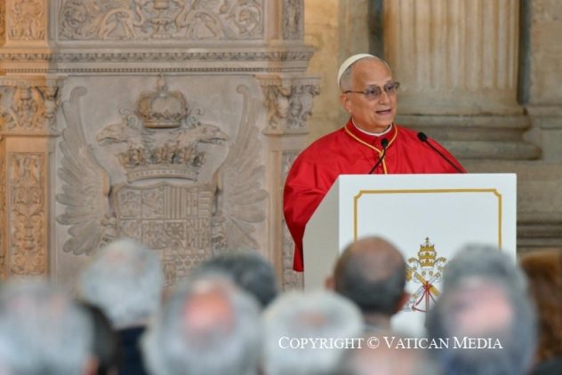 Papa na Espanha: é preciso abandonar as narrativas divisórias e polarizadoras