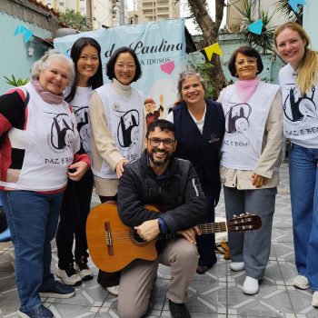 Projeto Bem-Estar visita casa de repouso e leva doações da Festa de Santo Antônio