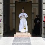 O Papa: a indústria do consumo envenena o coração. Deus nos abre à alegria
