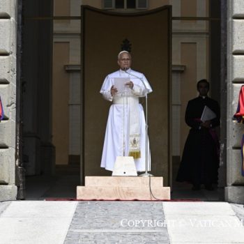 O Papa: a indústria do consumo envenena o coração. Deus nos abre à alegria