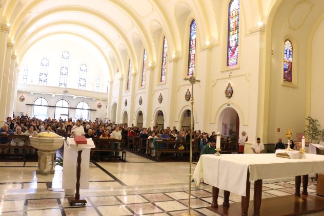 Missa do Perdão de Assis abre o Agosto Franciscano das Famílias na Paróquia São Francisco de Assis