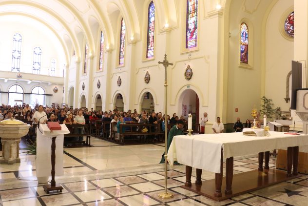 Missa do Perdão de Assis abre o Agosto Franciscano das Famílias na Paróquia São Francisco de Assis