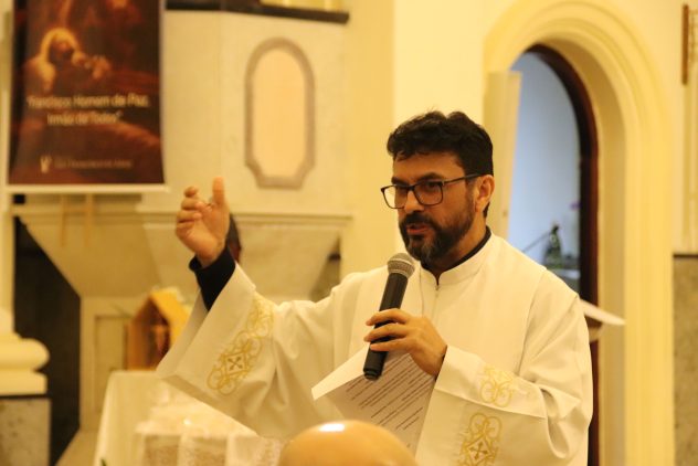 “Não desistir da fonte vital, que é Deus”, aconselha Frei Florival na Solenidade de Santa Clara